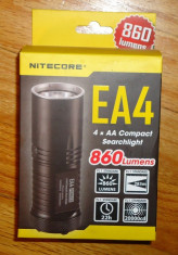 Lanterna LED profesionala Nitecore EA4 foto