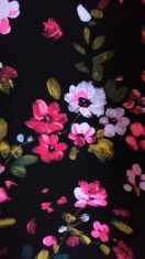 Vand pantaloni/jambiere/colanti sport Victoria Secret cu print floral deosebit. foto