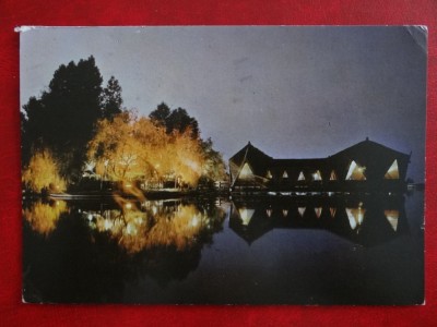 SEPT15-Vedere/Carte postala-Neptun-Restaurant Insula-Vedere nocturna-circulata foto