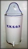Irigator interbelic tabla emailat / email cu marcajele M.M.S.O.S si Crucea Rosie, Vase