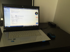 Laptop Fujitsu Amilo pi3560 foto