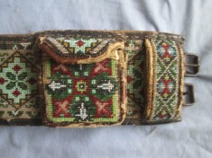 curea din piele cusuta cu margele pentru costum popular,Bucovina foto