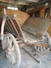 Car de lemn, tip &amp;quot;camion&amp;quot;, din anii 1940-1950 foto