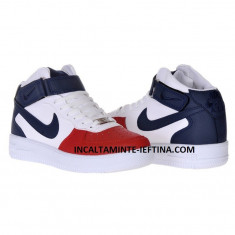 ADIDASI TIP NIKE AIR FORCE PARIS SAINT GERMAIN foto