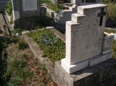 De vanzare loc de veci simplu in cimitirul Pomenirea din Arad. foto