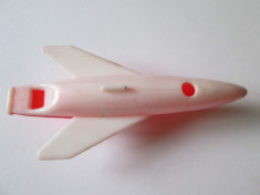 FLUIER ROMANESC DIN PLASTIC CU MAGNET MODEL AVION ANII 80 foto