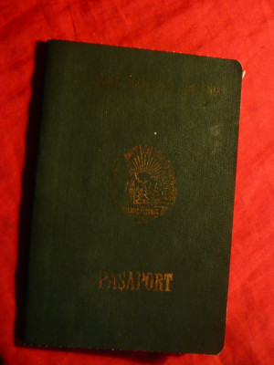 Pasaport RSR acordat in 1990 , anulat foto