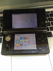 Consola Nintendo 3DS / nu citeste jocuri / pentru piese de schimb display etc foto