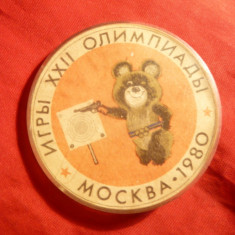 2 Insigne Olimpiada Moscova 1980 , d= 4,2 cm si d= 5,5 cm