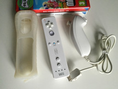 Controller telecomanda consola Wii Wi U ORIGINAL Nunchuk silicon maneta alb foto