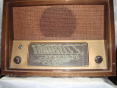 LUNA CADOURILOR : TELEFUNKEN 166 WK ; 1941 - 1944 RADIO LAMPI foto