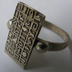 Inel vechi din argint cu alfabet Egipt antic foto
