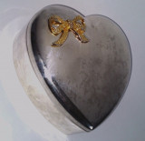 Cumpara ieftin Cutie pentru pastrare bijuterii din metal argintat in forma de inimioara