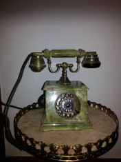 Telefon vechi,cu disc,francez,din piatra foto