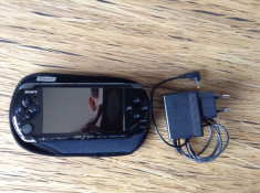 PSP 3000 + Incarcator + 12 Jocuri UMD originale ( card memorie 4 GB) foto