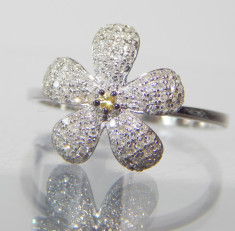 STRALUCITOR inel aur alb 14K , floare cu petale batute in zeci de briliante foto