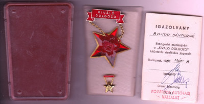 Insigna Ungaria Pentru merite in munca ( Kivalo Dolgozo) 1981 + Brevet si cutie foto