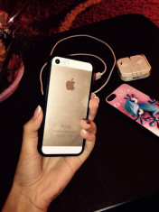 Iphone 5s Gold Neverlocked, 16 GB, stare excelenta. foto