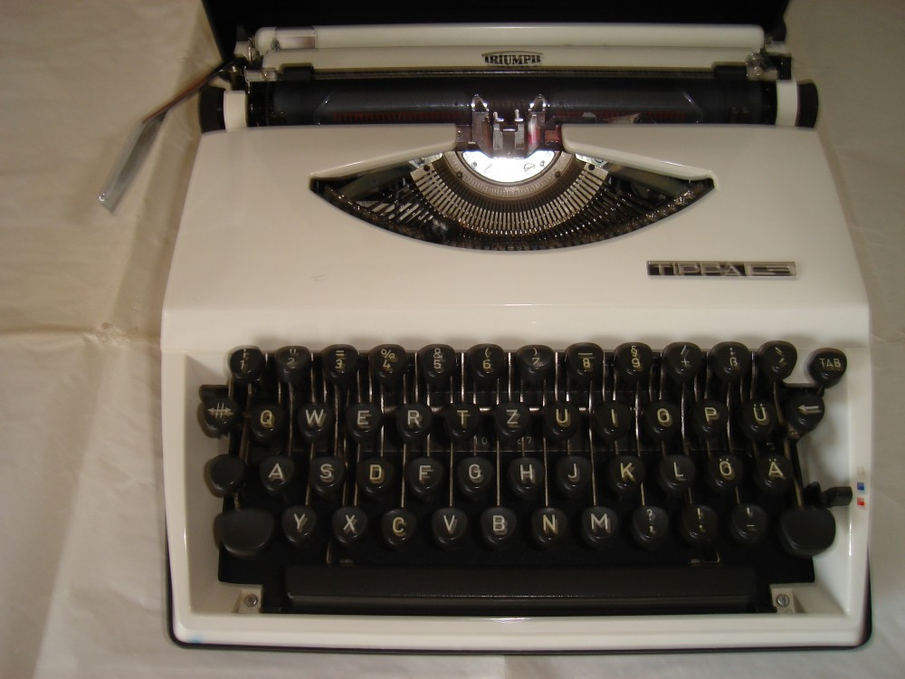 masina de scris TRIUMPH TIPPA S | arhiva Okazii.ro