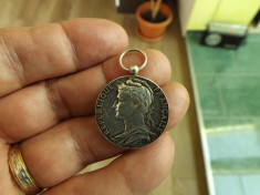 Medalie din argint in greutate de 9,8 gr,batuta de statul Francez. foto
