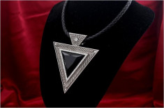 Colier masiv vintage pandantiv boem style triunghi cu cristale,lantic fashion foto