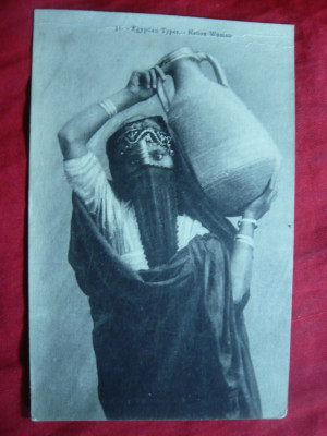 Ilustrata clasica -Folclor - Femeie Egipteana cu ulcior foto