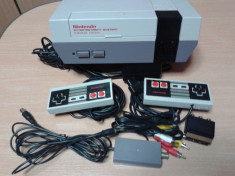 vand consola retro,vintage, NES NINTENDO , 2 manete ,distribuitor manete foto