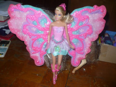 Papusa Barbie cu aripi de fluture - OKAZIE foto