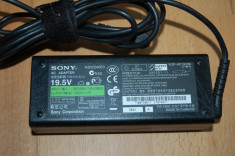 INCARCATOR LAPTOP ORIGINAL SONY 19.5V 4.7A 90W MOD.VGP-AC19V36 MUFA CU PINI foto