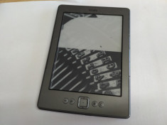 eBook Amazon Kindle 4th Gen D01100 - ecran crapat - este vazuta de PC foto