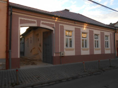 Vand sau inchiriez casa in zona centrala foto