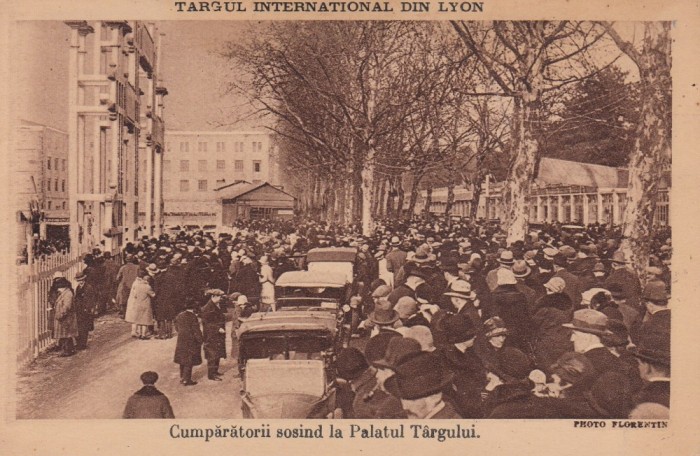TARGUL INTERNATIONAL DIN LYON , CUMPARATORII SOSIND LA PALATUL TARGULUI