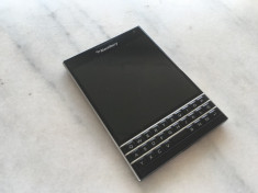 Blackberry Passport 32GB Black stare impecabila,NECODAT,original - 1099 RON ! foto