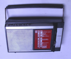 radio vechi pescarus functional; are lipsa capac baterie foto