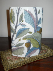 Vaza portelan Rosenthal,forma paralelipipedica,decor color,semnata,inalt.21 cm. foto
