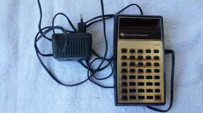 CALCULATOR TEXAS INSTRUMENTS TI-31 foto