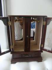 Dulapior din lemn masiv, vechi pt.bijuterii,4 compartimente,oglinda,de colectie. foto