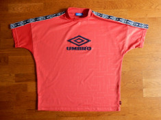 Tricou Umbro cu imprimeu logo; marime M, vezi dimensiuni; impecabil, ca nou foto