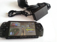 PSP 2004 modat cu card 2GB incarcator cablu date ORIGINALE foto