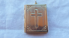 Medalion Splendid tip Carte religioasa cu deschidere si 2 locase fotografii RAR foto