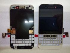 Carcasa Fata Rama Cu Display Si Touchscreen BlackBerry Q5 ALBA foto