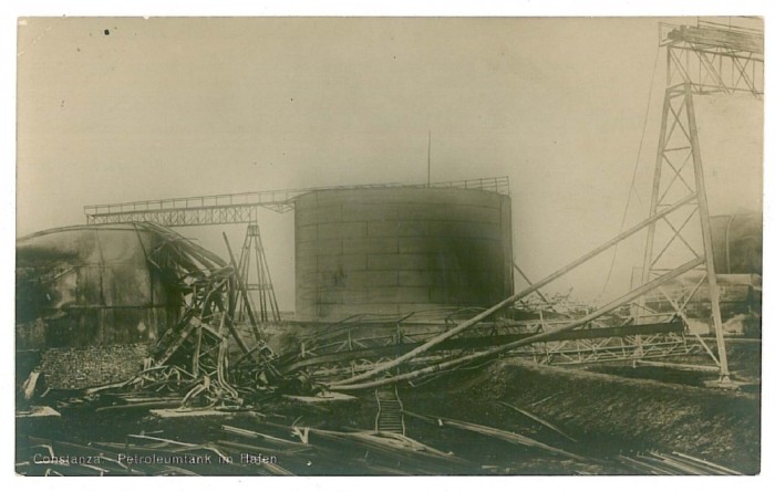 1182 - CONSTANTA, Rezervoare bombardate - old postcard, real PHOTO - used - 1917