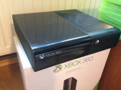 Xbox 360 E Super Slim 250GB foto