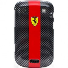Husa Protectie Spate Ferrari Fecb99Re Carbon rosie pentru Blackberry 9900 foto