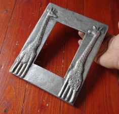 rama metalica model cu girafa in relief pentru fotografii sau oglinda ! foto