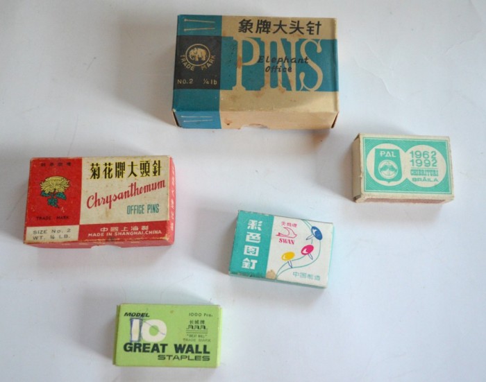 Lot cutii , chibrituri, reclama, ace cu gamalie, agrafe, piuneze, anii '80