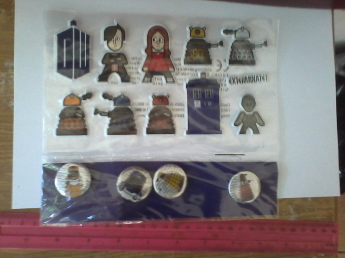 bnk jc Doctor Who - Set insigne si stickere