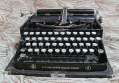 Masina de scris portabila, veche, Erika foto