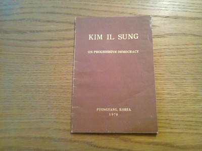 KIM IL SUNG - On Progressive Democracy - Pyongyang, Korea, 1976, 27 p. foto