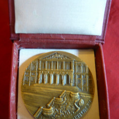 Placheta Parlament Portugalia , d= 6,5 cm , bronz ,in cutie